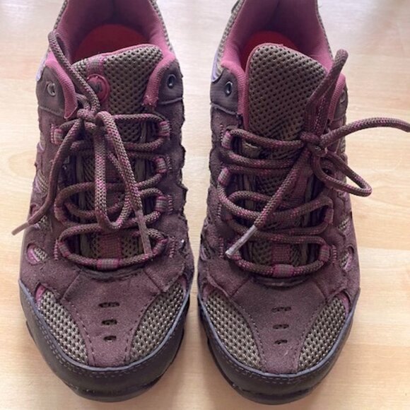 Ladies size 7 Merrill Hiking shoe - Picture 6 of 7